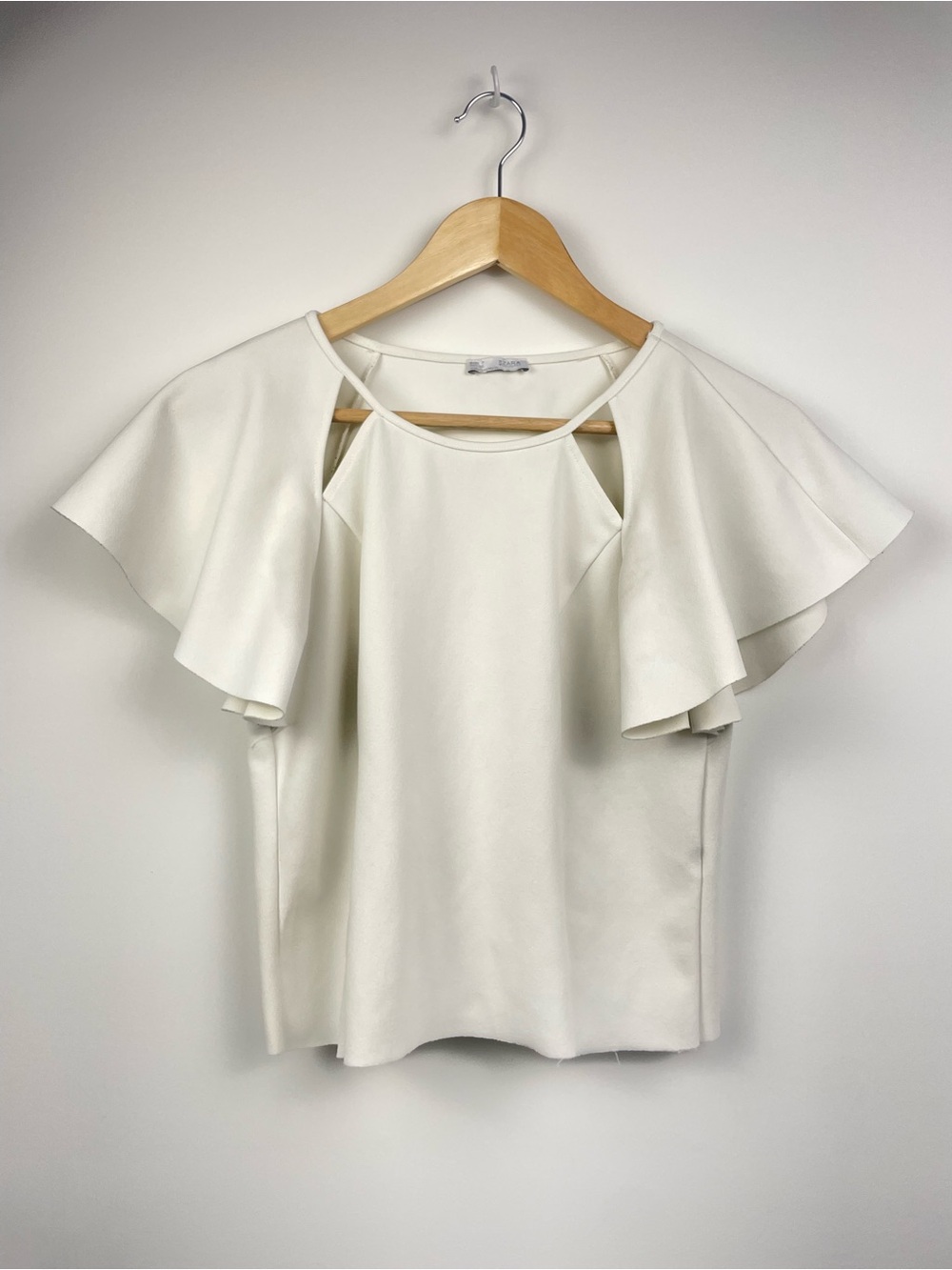 ✨ ZARA White Geometric Cutout Flutter Sleeve Blouse - Size S ✨